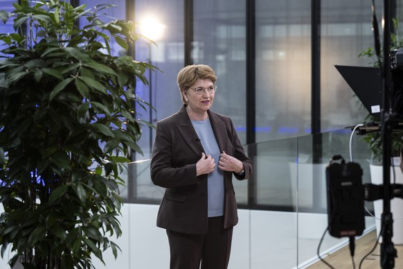 Bundespraesidentin Viola Amherd spricht anlaesslich der Fernsehaufzeichnung im Diabetes Center zum Tag der Kranken vom kommenden Sonntag, am Montag, 26. Februar 2024, in Bern. (KEYSTONE/Peter Schneide ...