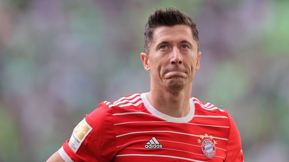 epa09946961 Bayern&#039;s Robert Lewandowski reacts after the German Bundesliga soccer match between VfL Wolfsburg and FC Bayern Muenchen in Wolfsburg, northern Germany, 14 May 2022. EPA/FRIEDEMANN VO ...