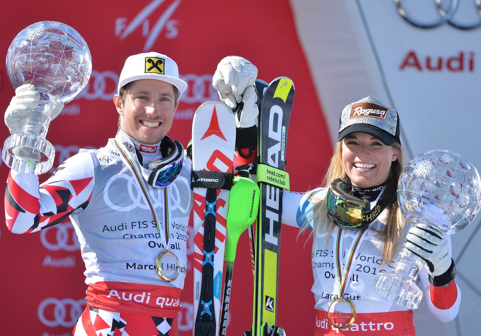 ABD0085_20160320 - ST. MORITZ - SCHWEIZ: Der �sterreicher Marcel Hirscher und die Schweizerin Lara Gut pr�sentieren ihre Gesamt-Weltcupkugeln im Rahmen des Weltcup-Finales am Sonntag, 20. M�rz 2016, i ...