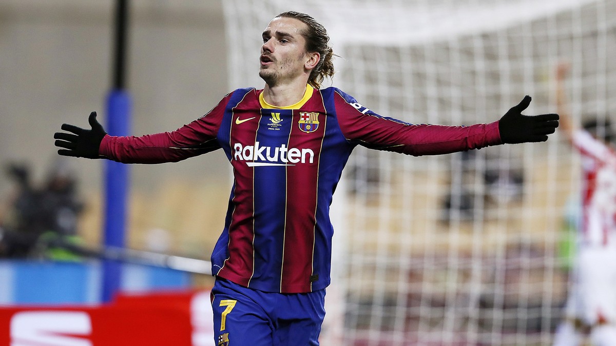epa08944908 FC Barcelona's Antoine Griezmann celebrates after scoring the 2-1 lead during the Spanish Supercup final soccer match between FC Barcelona and Athletic Bilbao at Cartuja stadium, Sevi ...
