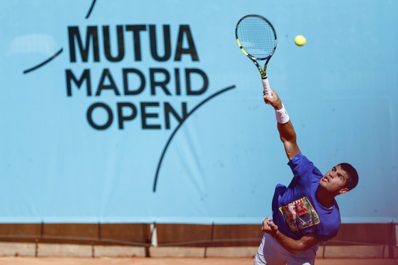 epa10591913 Spanish tennis player Carlos Alcaraz hits the ball during a training session for the Mutua Madrid Open tennis tournament in Madrid, Spain, 26 April 2023. EPA/Rodrigo Jim�nez