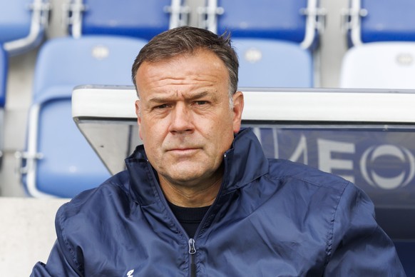 Patrick Rahmen, coach of Winterthur FC, looks his players, during the Super League soccer match of Swiss Championship between FC Lausanne-Sport and FC Winterthur, at the Stade de la Tuiliere, in Lausa ...