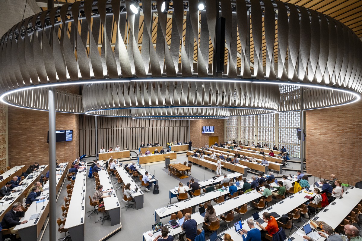 Eine Uebersichtsaufnahme waehrend der Sitzung des Zuercher Gemeinderats im Rathaus Hard, am Mittwoch, 11. September 2024 in Zuerich. (KEYSTONE/Michael Buholzer)