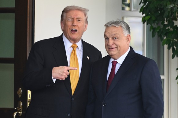 President Donald Trump, left, greets Hungary's Prime Minister Viktor Orban at the White House, Friday, Nov. 7, 2025, in Washington. (AP Photo/John McDonnell)
Donald Trump,Viktor Orbán