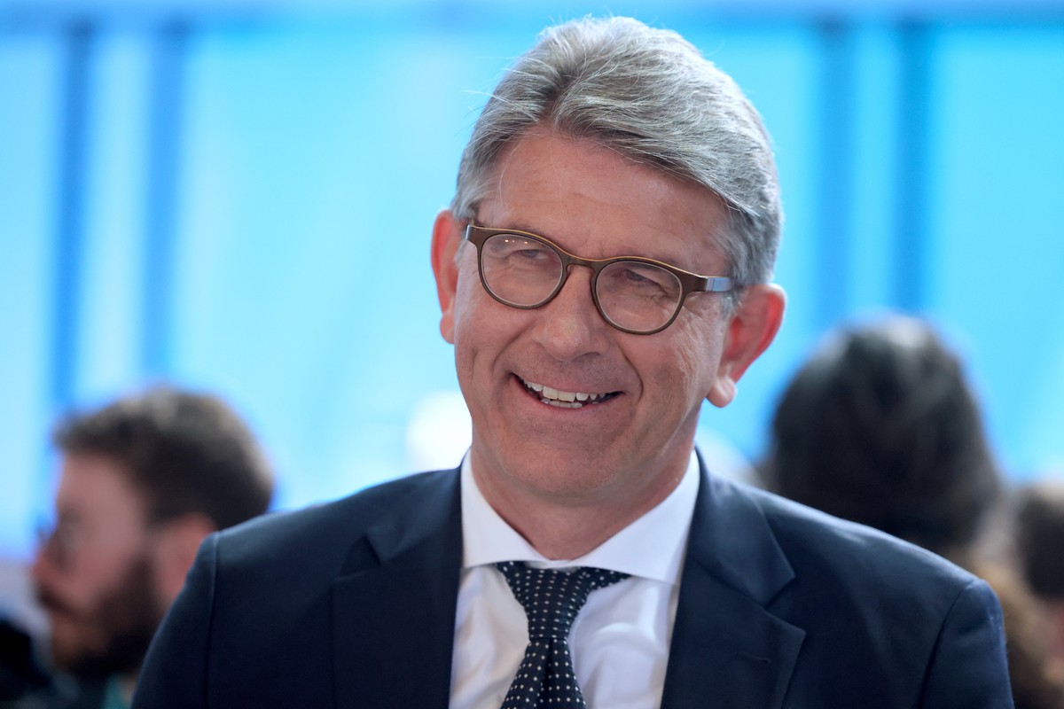 epa12060265 Designated German State Culture Minister Wolfram Weimer arrives arrives at the meeting of the Federal Committee of the Christian Democratic Union (CDU) in Berlin, Germany, 28 April 2025. T ...