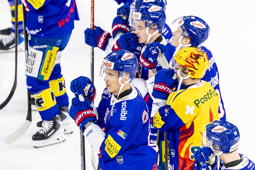 Reto Schaeppi (EHCK), Mitte, und Teamkollegen nach ihrer Niederlage im Eishockeyspiel der National League zwischen dem EHC Kloten und dem EHC Biel-Bienne, EHCB, am Donnerstag, 24. September 2026 in de ...