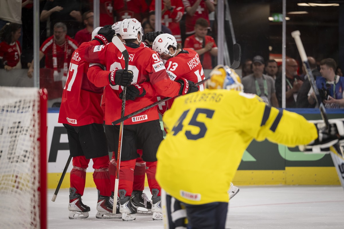 KEYPIX - Switzerland's players celebrates the 3-1 goal from Switzerland's Calvin Thurkauf during the 2026 IIHF Men's Ice Hockey World Championship Quarterfinal game between Switzerland  ...