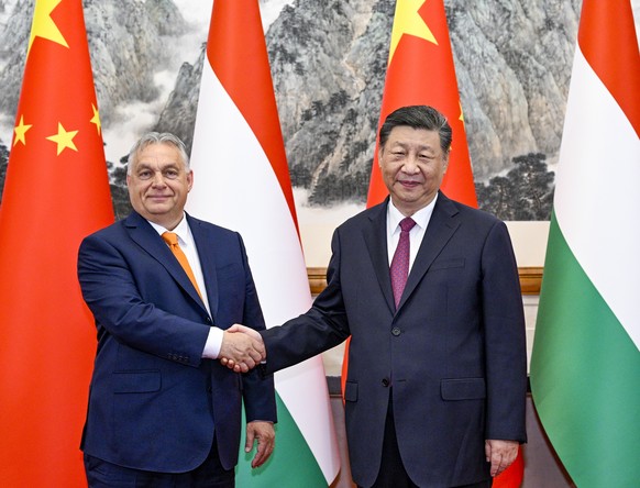 epa11466300 Chinese President Xi Jinping (R) meets with Hungary&#039;s Prime Minister Viktor Orban at the Diaoyutai State Guesthouse in Beijing, China, 08 July 2024. EPA/XINHUA / Li Xueren CHINA OUT / ...