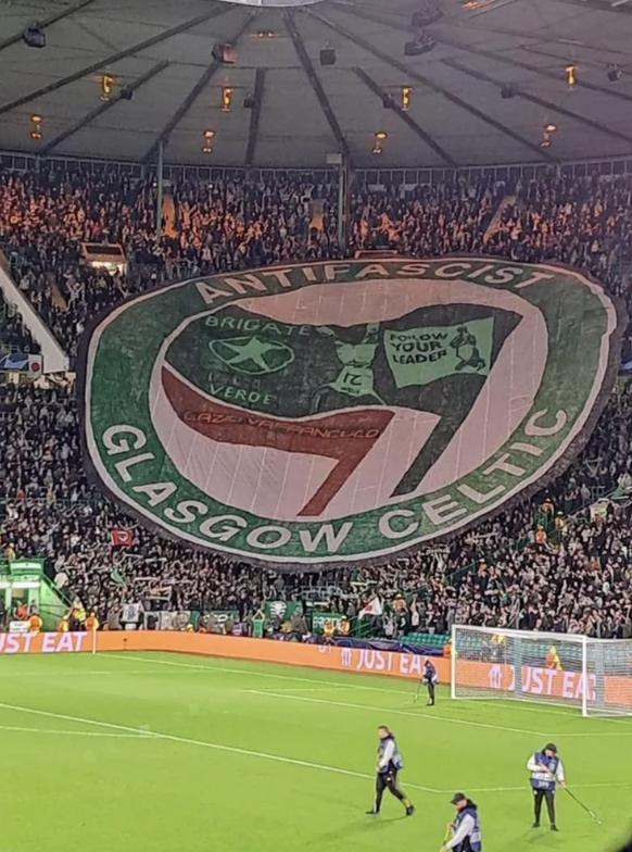 Die Choreographie der Celtic-Fans.