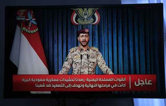 epa13154057 The Houthi military spokesman Yahya Sarea delivers a televised statement in Sana'a, Yemen, 06 August 2026. Yemen's Houthis have claimed responsibility for missile and drone attac ...