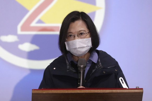 Taiwan&#039;s President Tsai Ing-wen delivers a speech during a visit to an airbase in Hsinchu City, northern Taiwan, Friday, April 1, 2022. (AP Photo/Chiang Ying-ying)
Tsai Ing-wen
