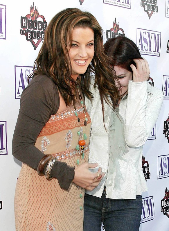 June 10, 2005 - Hollywood, CALIFORNIA, USA - LISA MARIE PRESLEY, PRISCILLA PRESLEY -.AMERICAN SOCIETY OF YOUNG MUSICIANS AWARDS -.HOUSE OF BLUES, WEST HOLLYWOOD, CA -.06-09-2005 -. NINA PROMMER/ 2005. ...