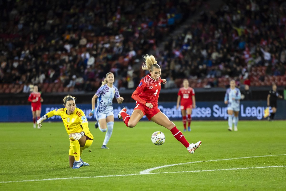 Switzerland's Alayah Pilgrim, right, scores the 1-4 goal agsinst Spain's goalkeeper Misa Rodriguez, left, during the UEFA Nations League women's soccer match between Switzerland and Spa ...