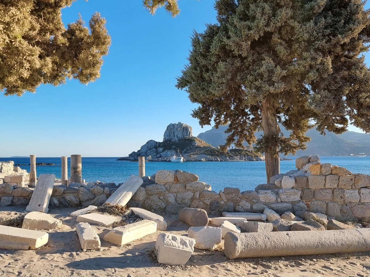 Ein bekanntes Motiv von Kos: der Agios Stefanos Beach.