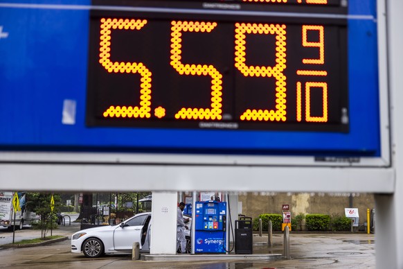 epa12984342 Fuel prices are displayed outside a gas station in Washington, DC, USA, 22 May 2026. Average US gasoline prices rose above 4.50 US dollars per gallon, according to the American Automobile  ...