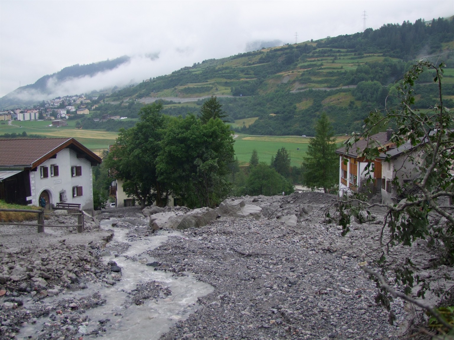 Die Rüfe im Gebiet Pradella ging kurz nach 21 Uhr nieder. Sie war von starken Niederschlägen ausgelöst worden.