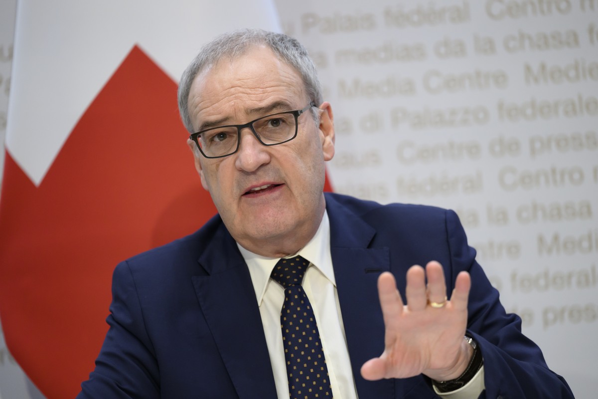 Bundesrat Guy Parmelin spricht an einer Medienkonferenz ueber die Ukraine Krise, am Freitag, 4. Maerz 2022 in Bern. (KEYSTONE/Anthony Anex)