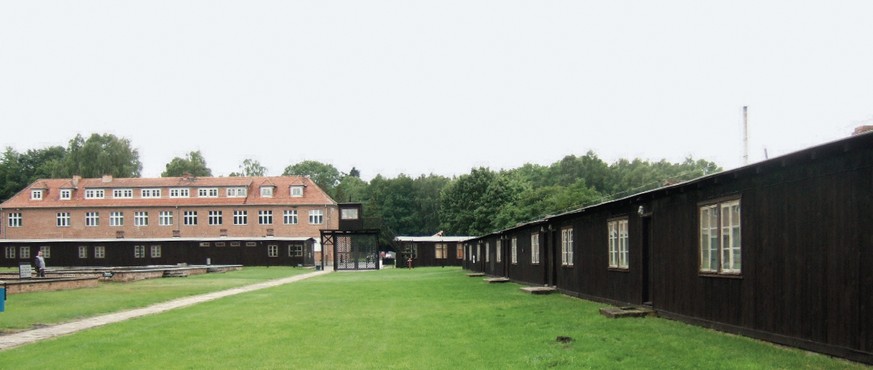 KZ Stutthof: Baracken für die Gefangenen, im Hintergrund die Kommandantur.&nbsp;<br data-editable="remove">