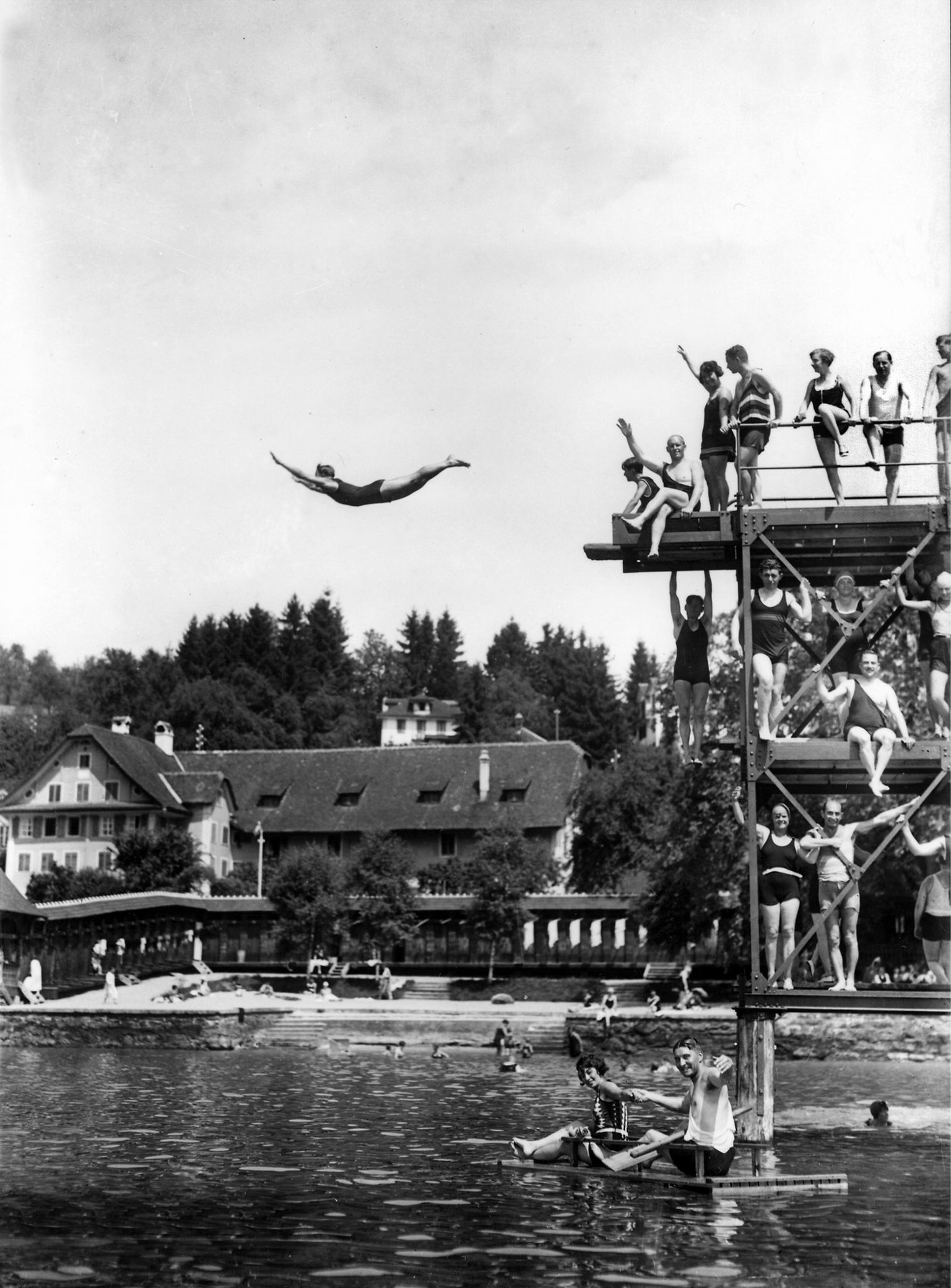 1938 im Strandbad Lido Luzern. Das grosse Seebad am Vierwaldstättersee wurde 1929 eröffnet.
