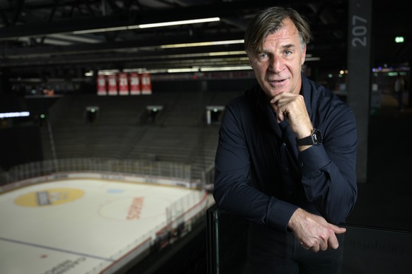 Petr Svoboda, Directeur des operations hockey du LHC pose pour le photographe apres la conference de presse d'avant-saison du club de hockey sur glace de National League Lausanne Hockey Club, LHC, ce  ...