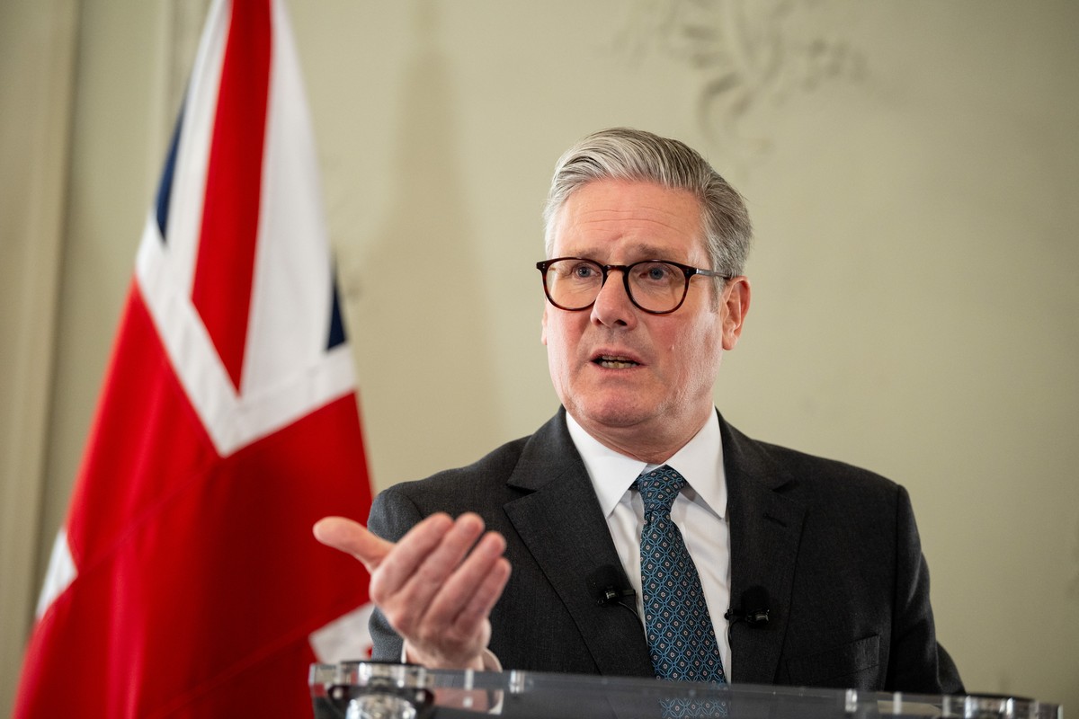 epa11992128 British Prime Minister Keir Starmer speaks during a news conference at the UK ambassador's residence following the Ukraine summit in Paris, France, 27 March 2025. French President on  ...