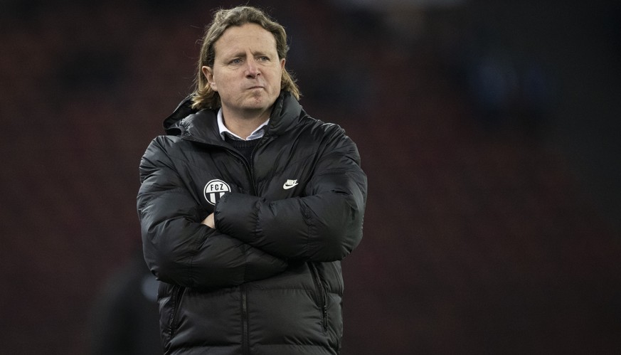 Zuerichs Trainer Bo Henriksen reagiert im Fussball Meisterschaftsspiel der Super League zwischen dem FC Zuerich und dem XY im Letzigrund, am Samstag, 10 Februar 2024 in Zuerich. (KEYSTONE/Ennio Leanza ...