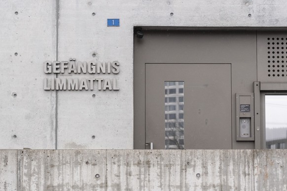 Der Schriftzug &quot;Gefaengnis Limmattal&quot; zeigt sich an der Eingangstuere, aufgenommen am Freitag, 1. Maerz 2019 in Dietikon Zuerich. (KEYSTONE/Ennio Leanza)