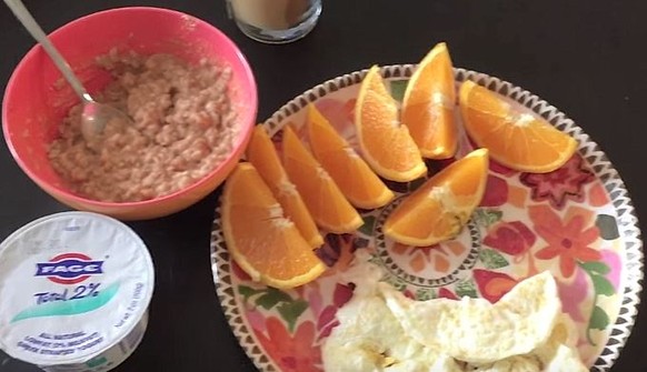 Modeldiät bestehend aus Joghurt, Früchten, Eiweiss, Müesli