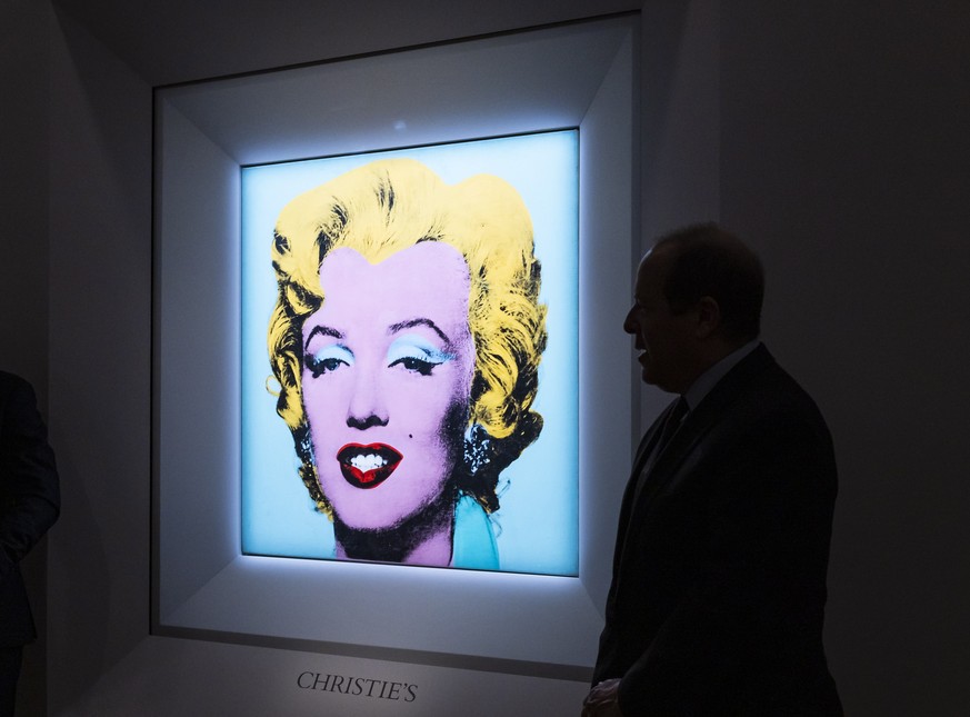 epa09840755 Marc Porter, Chairman of Christie&#039;s Americas, standing in front of the 1964 painting &#039;Shot Sage Blue Marilyn&#039; by Andy Warhol during a press conference announcing the upcomin ...