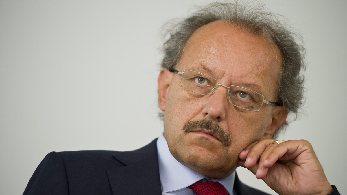 ARCHIV -- Thomas Hansjakob, Erster Staatsanwalt informiert an der Medienkonferenz zum "Fall Wil" am Mittwoch 22. August 2012 in St. Gallen. Die Strafanzeige des angeklagten Financiers Dieter ...