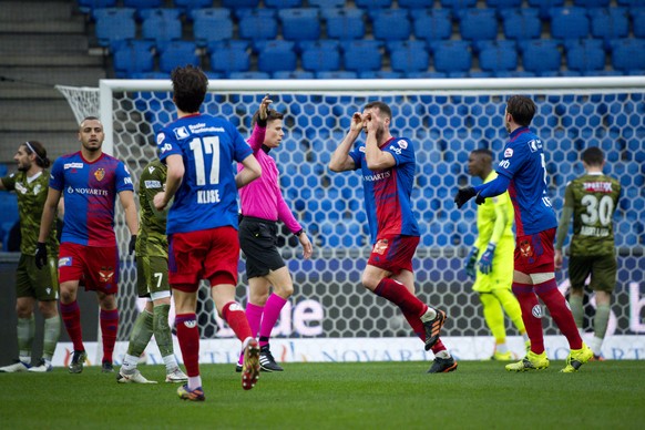 Basels Pajtim Kasami, Mitte, feiert sein 2:0 im Fussball Meisterschaftsspiel der Super League zwischen dem FC Basel 1893 und dem FC Sion im Stadion St. Jakob-Park in Basel, am Sonntag, 7. Februar 2021 ...