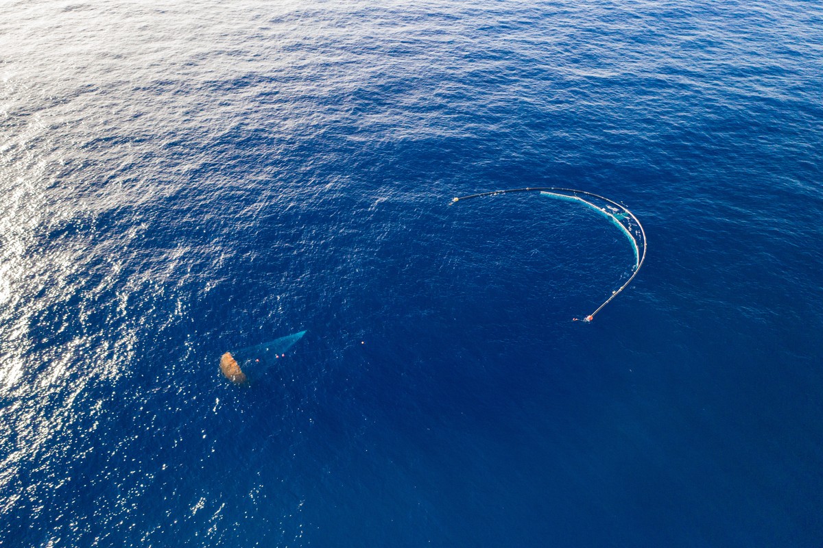 epa07892093 A handout photo made available by The Ocean Cleanup shows the company's ocean cleanup prototype System 001/B with its parachute configuration capturing plastic debris in the Great Pac ...