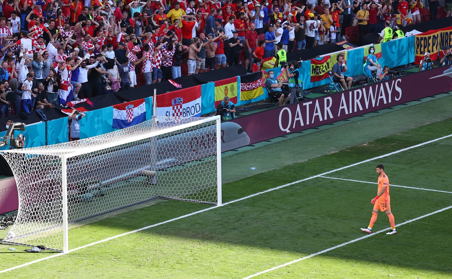 epa09308429 Goalkeeper Unai Simon of Spain reacts after conceding a goal during the UEFA EURO 2020 round of 16 soccer match between Croatia and Spain in Copenhagen, Denmark, 28 June 2021. EPA/Wolfgang ...