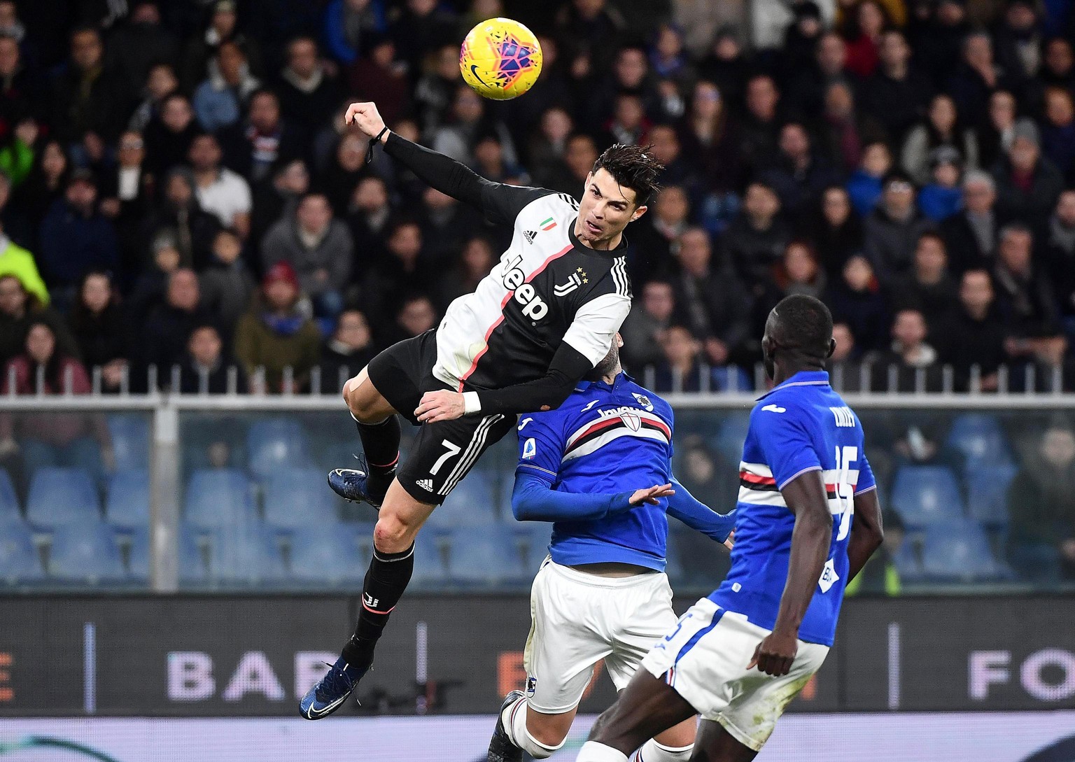 Juventus&#039; Cristiano Ronaldo, top, scores his side&#039;s second goal during a Serie A soccer match between Sampdoria and Juventus, at Luigi Ferraris stadium in Genoa, Italy, Wednesday, Dec. 18, 2 ...