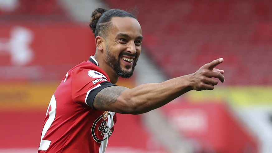 FILE - Southampton&#039;s Theo Walcott celebrates after scoring his side&#039;s third goal during the English Premier League soccer match between Southampton and Fulham at St. Mary&#039;s Stadium in S ...