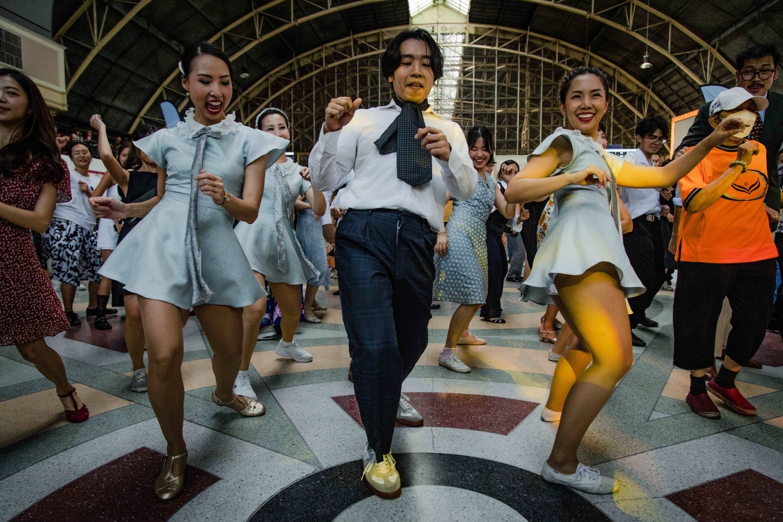 August 19, 2023, Bangkok, Bangkok, Thailand: August,19 2023,People swing dancing during a vintage-themed swing dance party at Hua Lamphong railway station in Bangkok. Hundreds of Thai and foreign danc ...