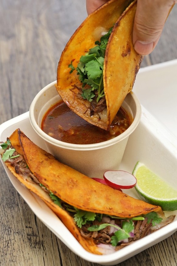 Birria Tacos essen kochen food mexiko consomme gitzi ziegenfleisch gaudalajara