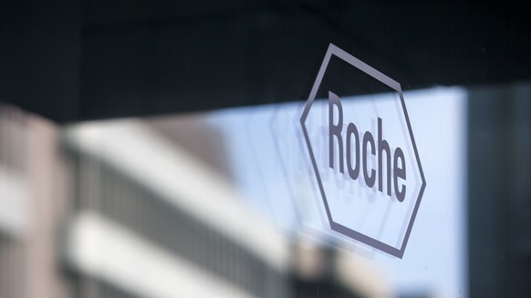 ARCHIVBILD ZUR BILANZ VON ROCHE IM ERSTEN QUARTAL 2017, AM DONNERSTAG, 27. APRIL 2017 - The logo of the pharmaceutical company Roche pictured during the annual balance press conference in Basel, Switz ...