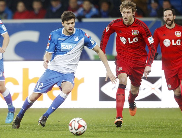 Torschütze Kiessling (rechts) im Zweikampf mit Hoffenheims Strobl.