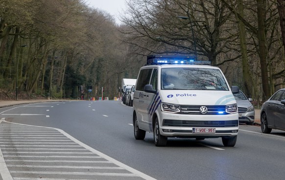 epa08305985 Police van makes a round to enforce the rules along the closed &#039;Bois de la Cambre&#039; in Brussels, Belgium, 19 March 2020. Car traffic is prohibited from 19 March morning in the Boi ...