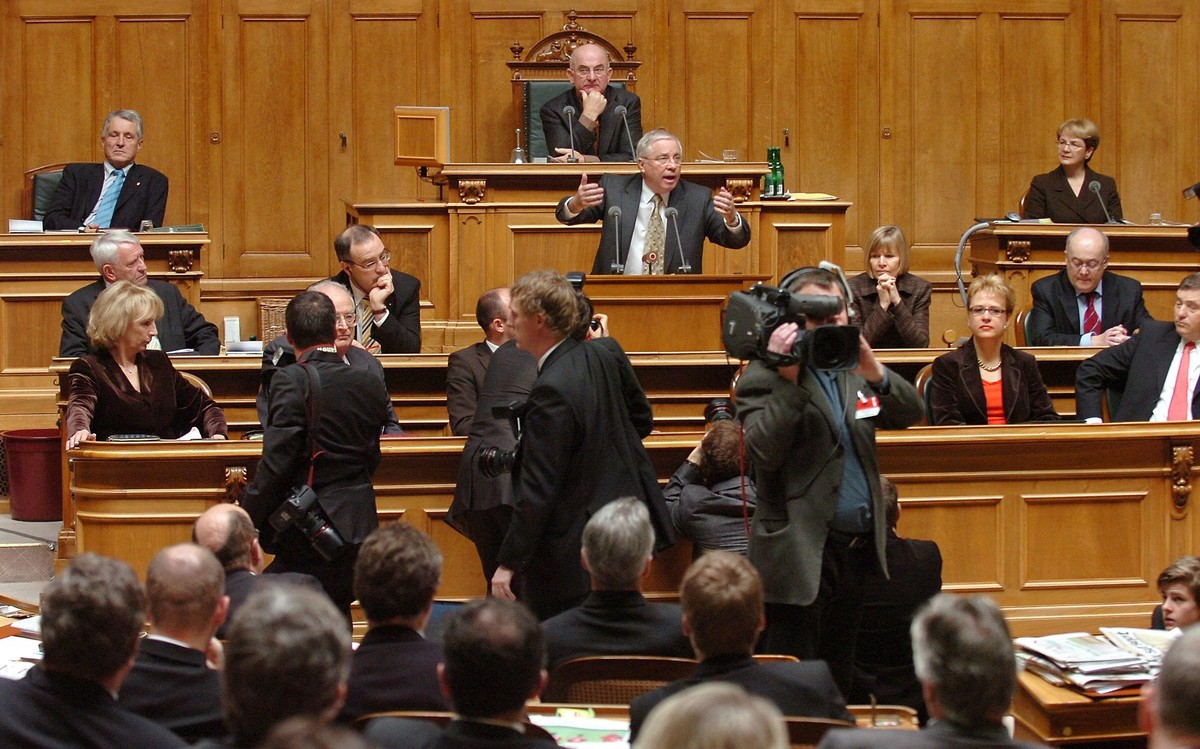 ARCHIVBILD ZUR MELDUNG, DASS SICH CHRISTOPH BLOCHER VOLLSTAENDIG AUS DER POLITIK ZUR�CKZIEHEN WIRD --- Former Federal Councillor Christoph Blocher, of Switzerland's rightwing Peoples' Party  ...