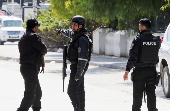 epa04667718 Members of the Tunisian security services take up a position after gunmen reportedly took hostages near the country's parliament, outside the National Bardo Museum, Tunis, Tunisia, 18 March 2015. According to local reports eight people were killed, mostly tourists, and many more wounded when gunmen attacked the popular Bardo museum, allegedly taking others hostage as members of the security services deploy around the museum's buildings prior to entering them, allegedly trading fire with the militants inside. EPA/MOHAMED MESSARA
