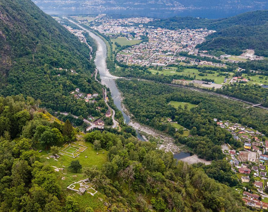 Rauszeit neue Wanderungen Schweiz SchweizMobil Tegna Burgruine Castelliere