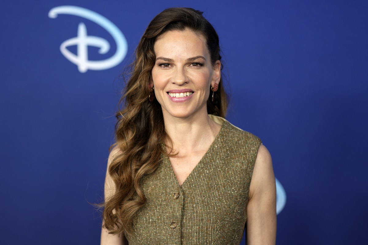 FILE - Hilary Swank attends the Disney 2022 Upfront presentation at Basketball City Pier 36 on May 17, 2022, in New York. Swank announced, Wednesday, Oct. 5, 2022, the she's pregnant with twins a ...