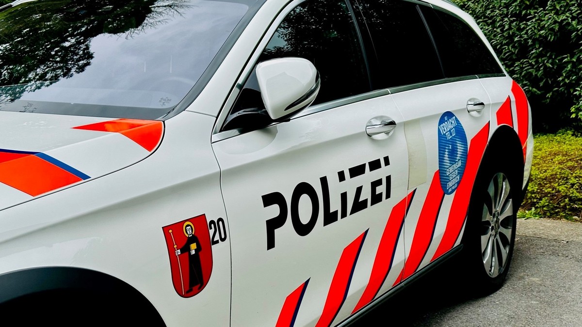 Nach-Streit-Mann-schiesst-in-Glarus-mit-Schrotflinte-auf-davonfahrendes-Auto