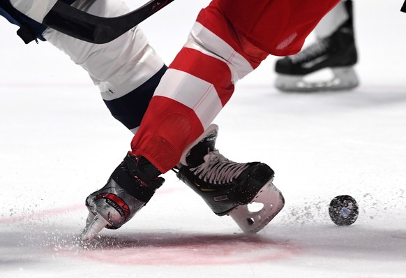 epa07594547 Chris Kreider of US (L) in action with Yevgeny Kuznetsov of Russia during the IIHF World Championship quarter final ice hockey match between Russia and USA at the Ondrej Nepela Arena in Br ...