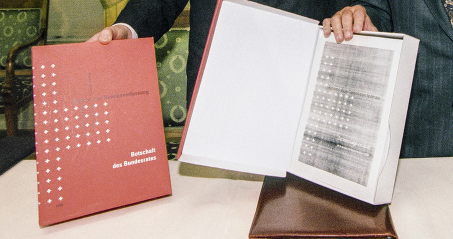 Der aktuelle Grundrechtskatalog kam bei der Bundesverfassungsrevision 1999 hinzu.
