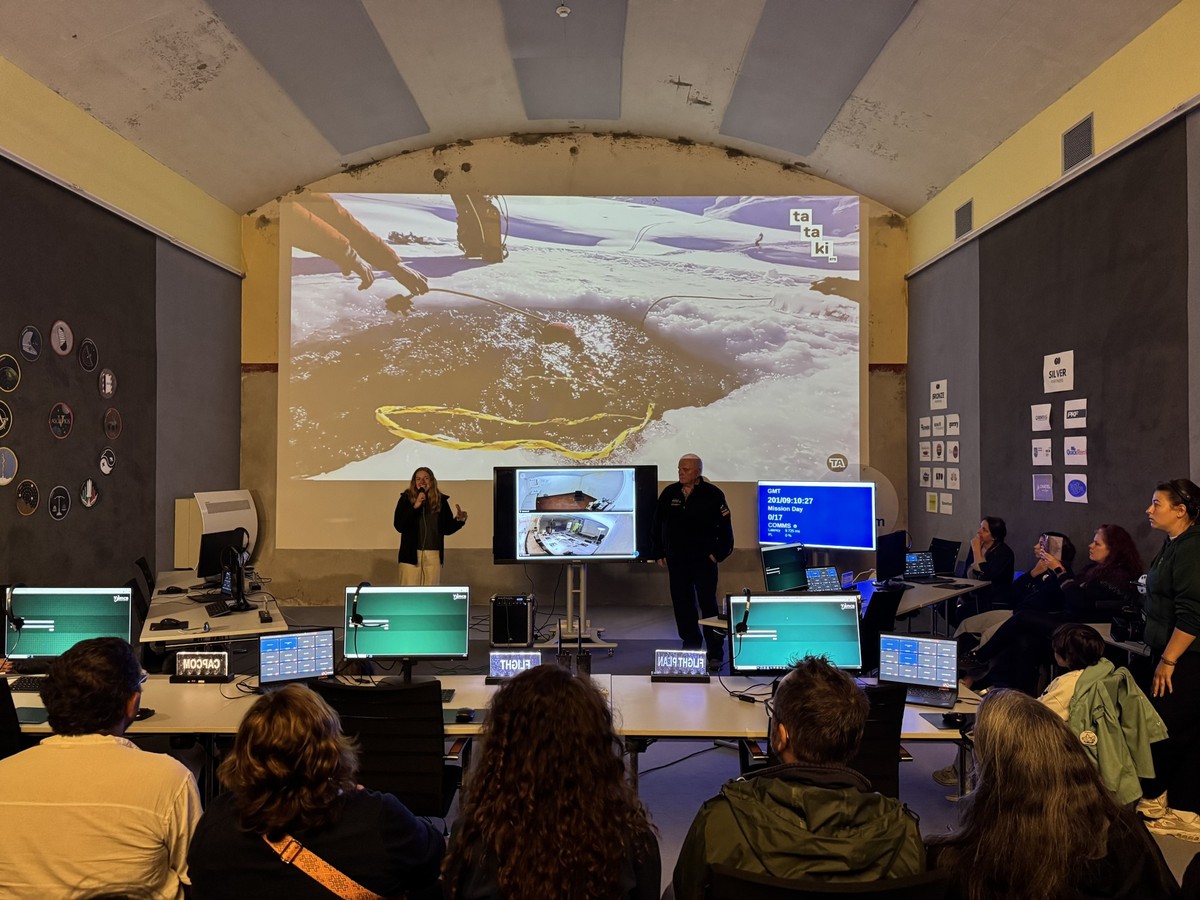 Im Mission Control Center wird die Mondmission überwacht.