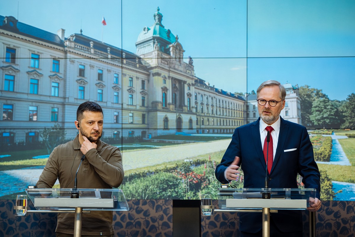 epa10731836 Ukraine's President Volodymyr Zelensky (L) addresses a joint press conference with the Czech Prime MinisCzech Prime Minister Petr Fiala (R) following their meeting in Prague, Czech Re ...