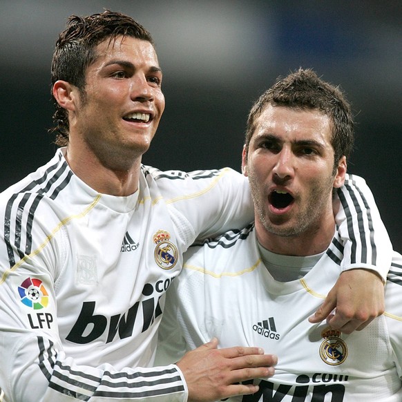 Bildnummer: 05656282 Datum: 20.03.2010 Copyright: imago/Alterphotos
Real Madrid s Gonzalo Higuain (R) celebrates with Cristiano Ronaldo during La Liga match. March 20, 2010. PUBLICATIONxINxGERxSUIxAU ...